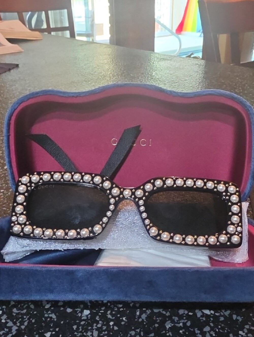 Gucci Black Sunglasses with Pearl Trim Unsex - Picture 6 of 7